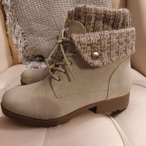 Womens Jessica Cline Light Grey Boots, Size 8